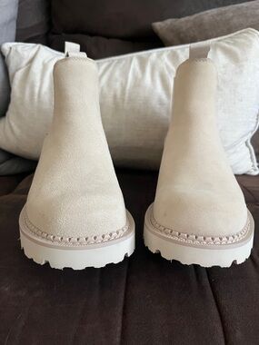 Ariat Beige and Dark Brown Leather Ankle Boot